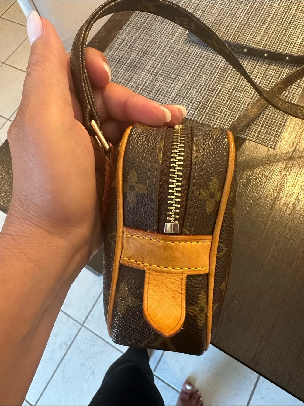 Louis Vuitton authentic Crossbody excellent condition